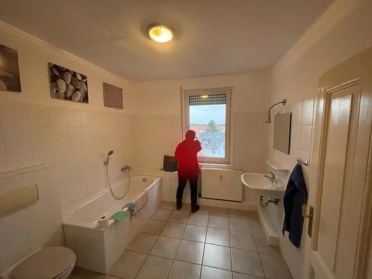 Badsanierung mit ebenerdiger Dusche, Bidet & Badewanne in Hamburg - Zustand vorher